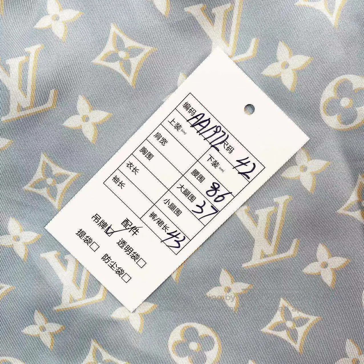 Louis Vuitton Louis Vuitton 23SS full print logo silk shorts| Size 27" / US 4 / IT 40 - 7 Thumbnail