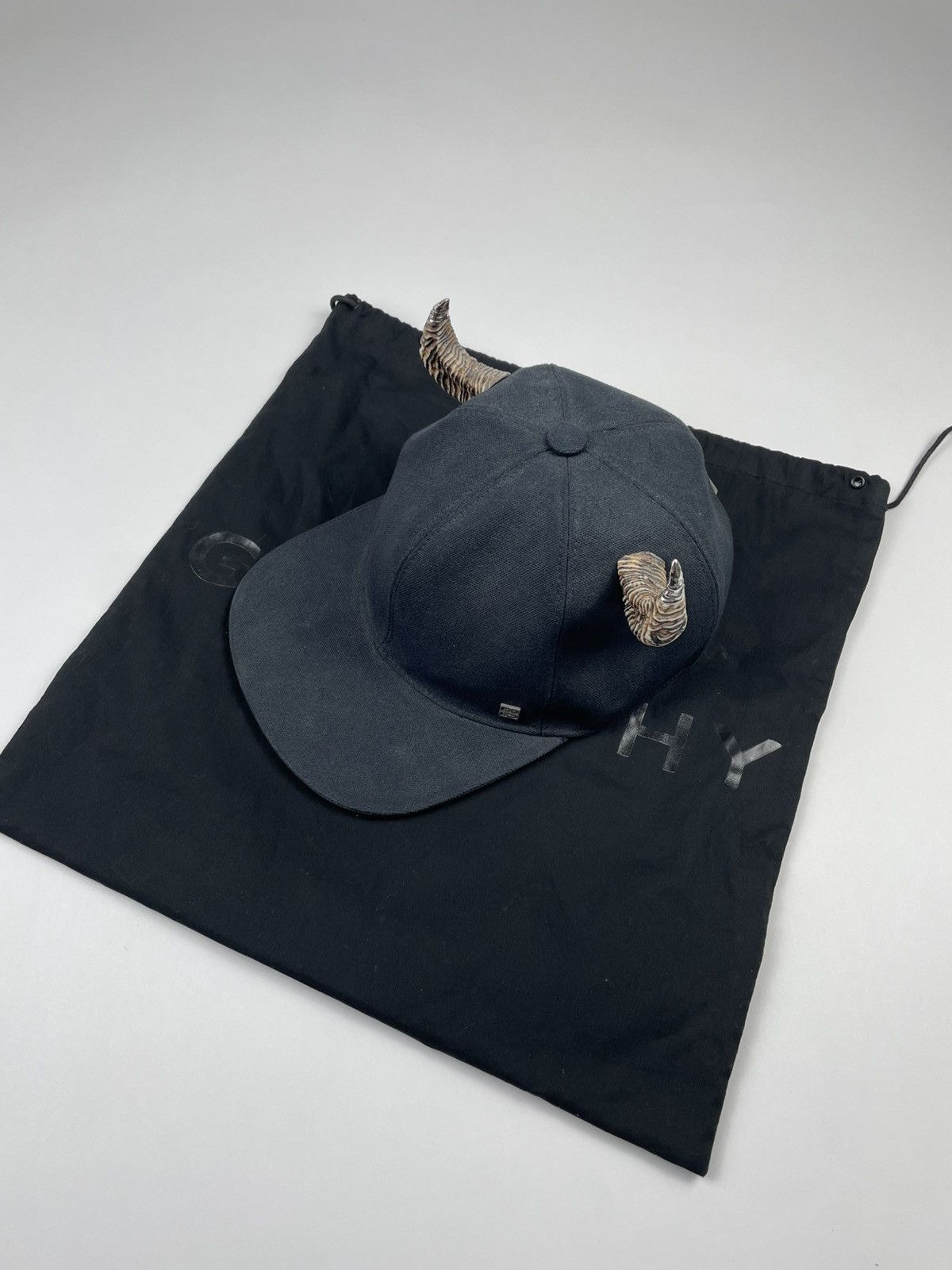 Givenchy Givenchy Horn Hat Size ONE SIZE - 1 Thumbnail