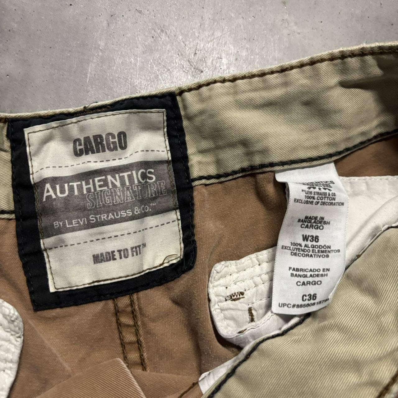 Levi's × Vintage Crazy Vintage Y2K/2000s Baggy Faded Brown Levi’s Skater Cargo Shorts! Size US 36 / EU 52 - 5 Thumbnail