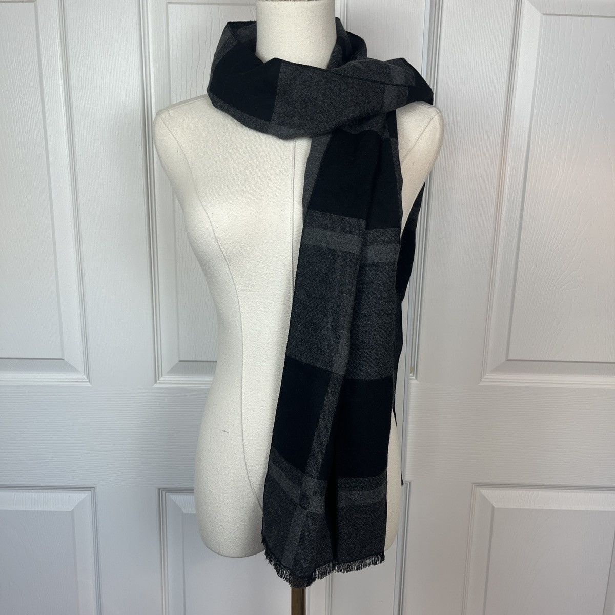 Other Black and gray plaid fringe wrap scarf Size ONE SIZE - 2 Thumbnail