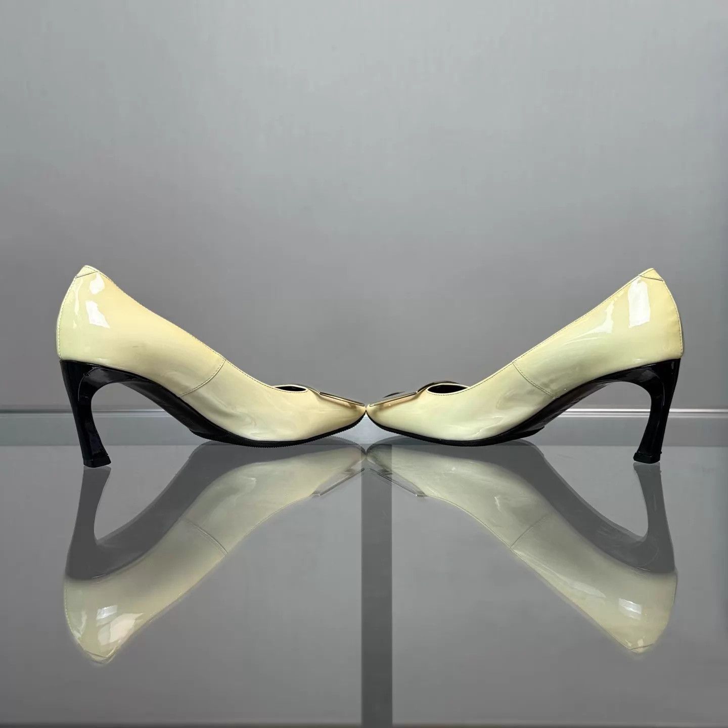 Roger Vivier RV patent leather square buckle heels 35.5 99 Size US 5 / IT 35 - 5 Thumbnail