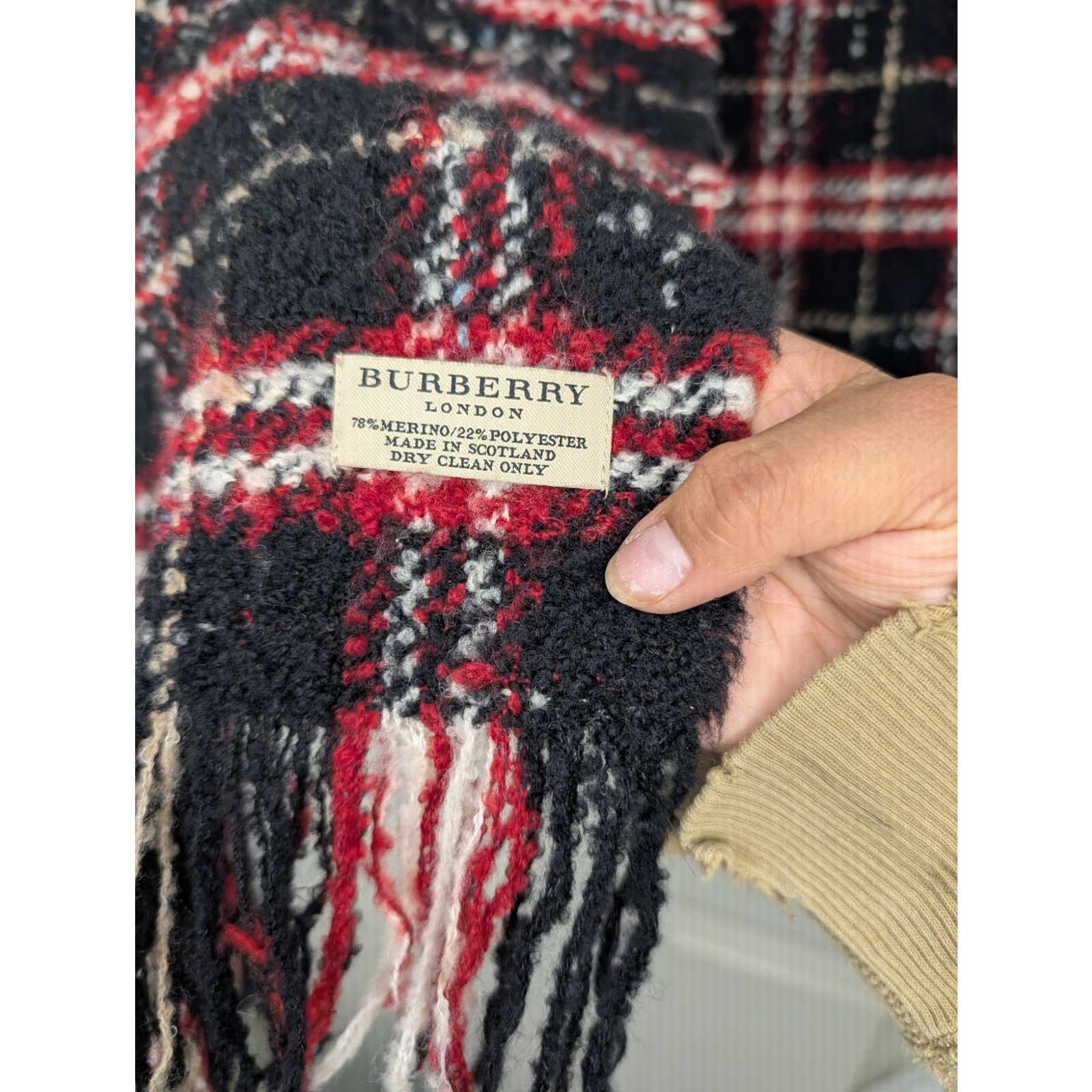 Burberry Burberry Plaid Scarf Wool Blend Size ONE SIZE - 3 Thumbnail
