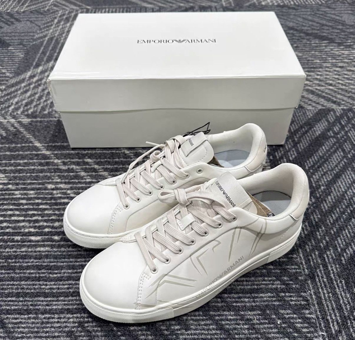 Armani Armani Leather Low-Top Sneakers J42 Size US 8 / EU 41 - 1 Thumbnail