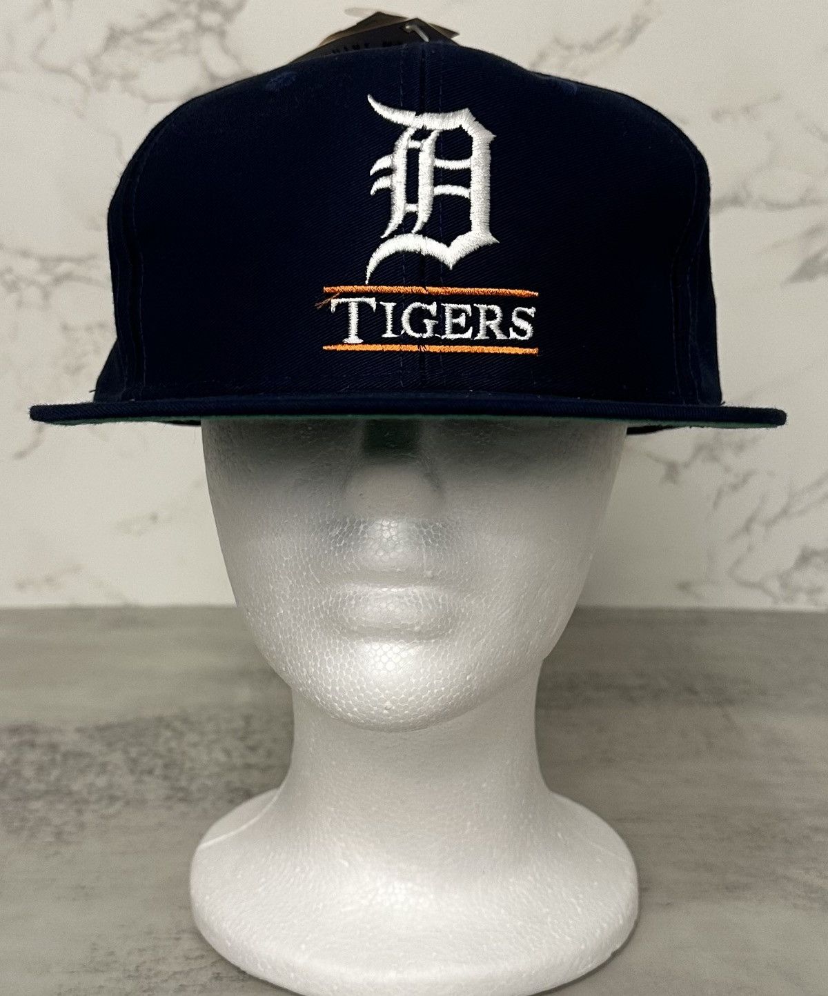 Vintage Twins Enterprise MLB Detroit Tigers Corduroy Snapback Hat