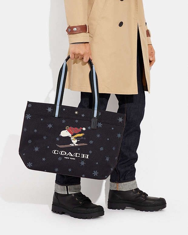 Coach NWT Coach CE632 X Peanuts Large Tote 38 With Snoopy Ski Size ONE SIZE - 1 Thumbnail