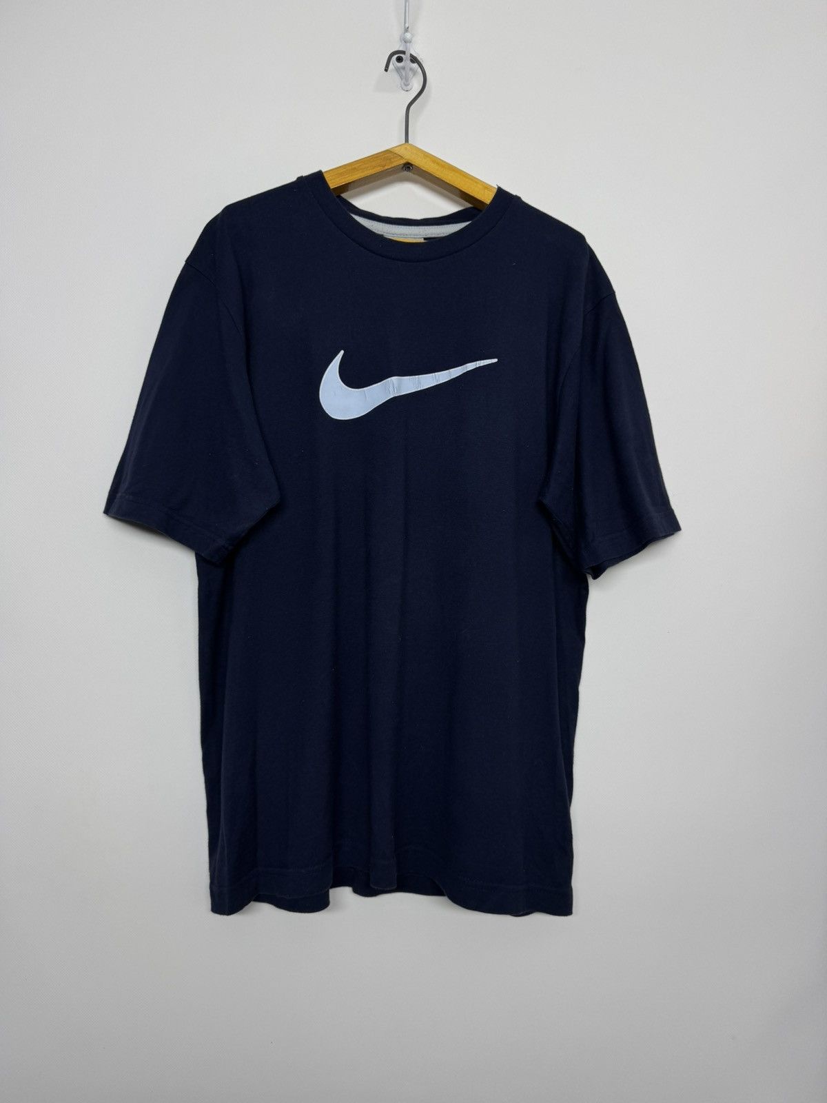 Nike Vintage Nike Center Swoosh T Shirt Tee Big Logo Spellout Y2K Size US L / EU 52-54 / 3 - 1 Thumbnail