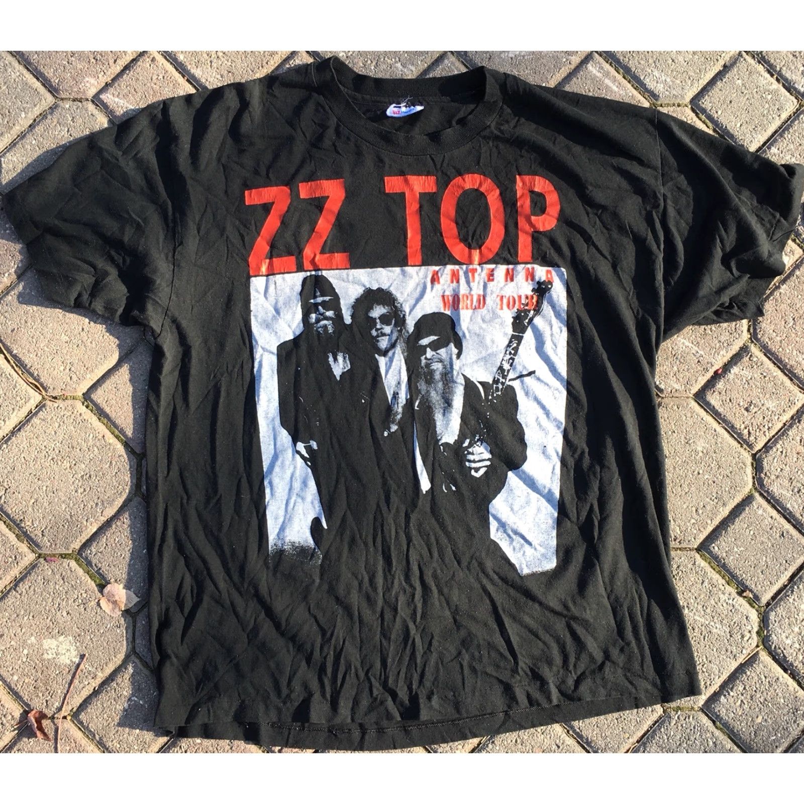 Hanes VINTAGE ZZ TOP Antenna World Tour 94 T Shirt Concert Band Tee 1990s 90s XL Men Hanes Graphic Tee Black Short Sleeve XL Mens Size US XL / EU 56 / 4 - 4 Thumbnail