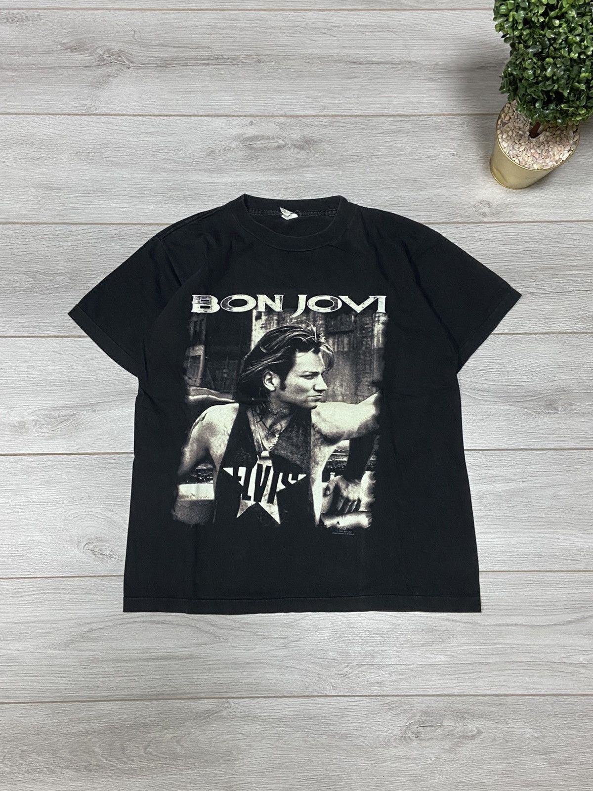 Bon Jovi Vintage 1993 Bon Jovi world tour T-Shirt Size US L / EU 52-54 / 3 - 1 Thumbnail