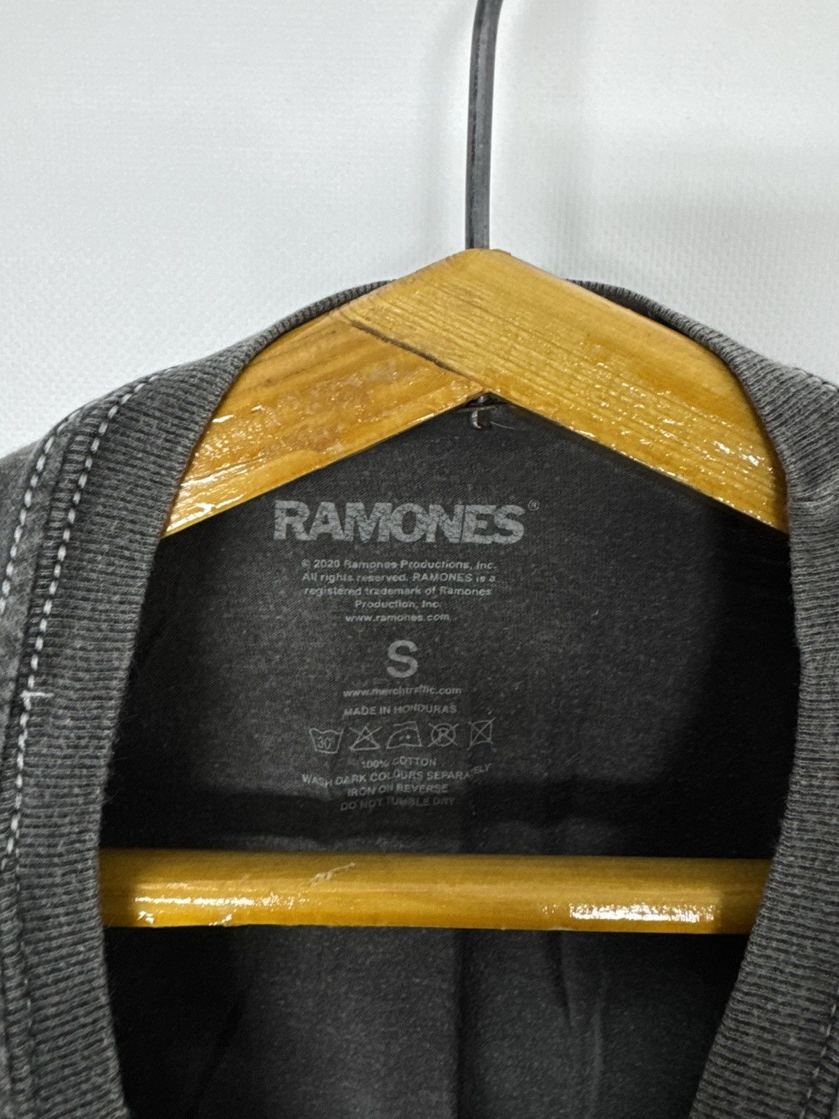 Vintage Vintage Y2k Ramones Rock Band Tee Size US S / EU 44-46 / 1 - 8 Thumbnail