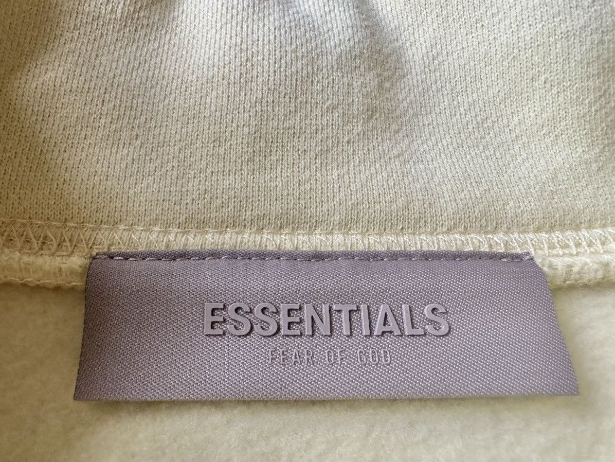 Essentials Large Mockneck Egg Shell Canary Sweatshirt Crewneck Pullover Size US L / EU 52-54 / 3 - 10 Thumbnail