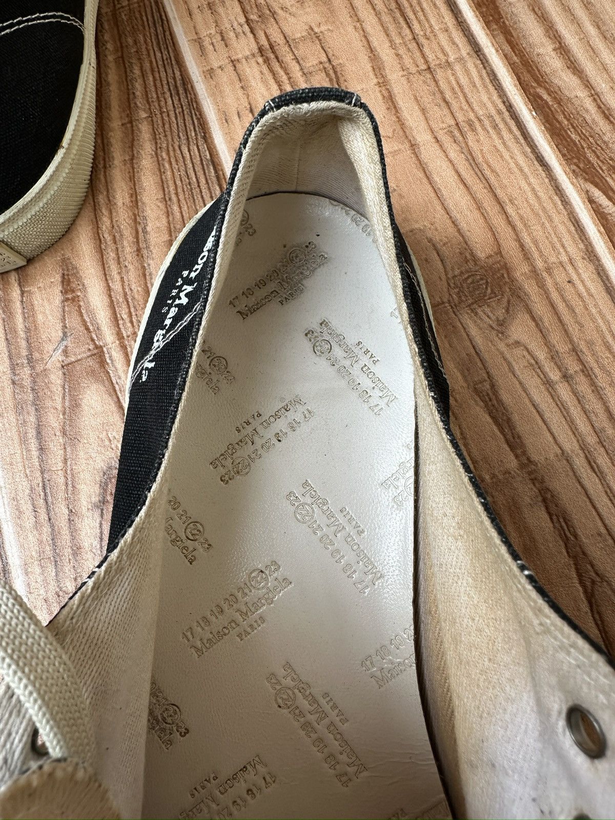 Maison Margiela Maison Margiela Canvas 'Tabi' Lowtops Size US 10 / EU 43 - 15 Thumbnail