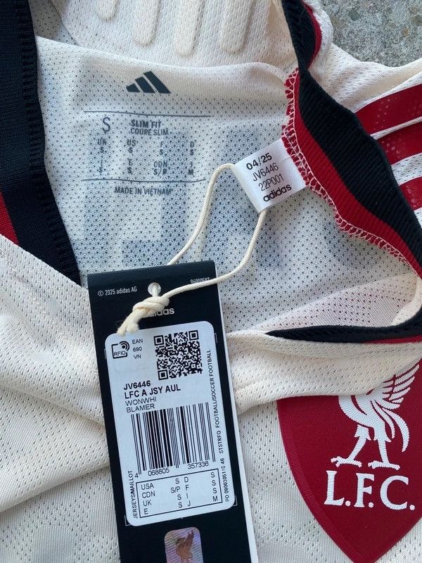 Liverpool FC 25/26 Authentic Long Sleeve Away Shirt, size S