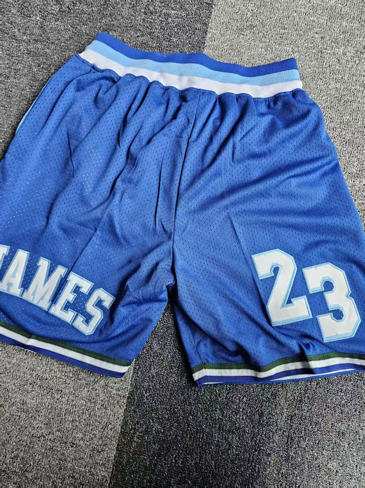 NBA Laker #23 LeBron James Short With Pocket Large Size Size US 36 / EU 52 - 3 Thumbnail