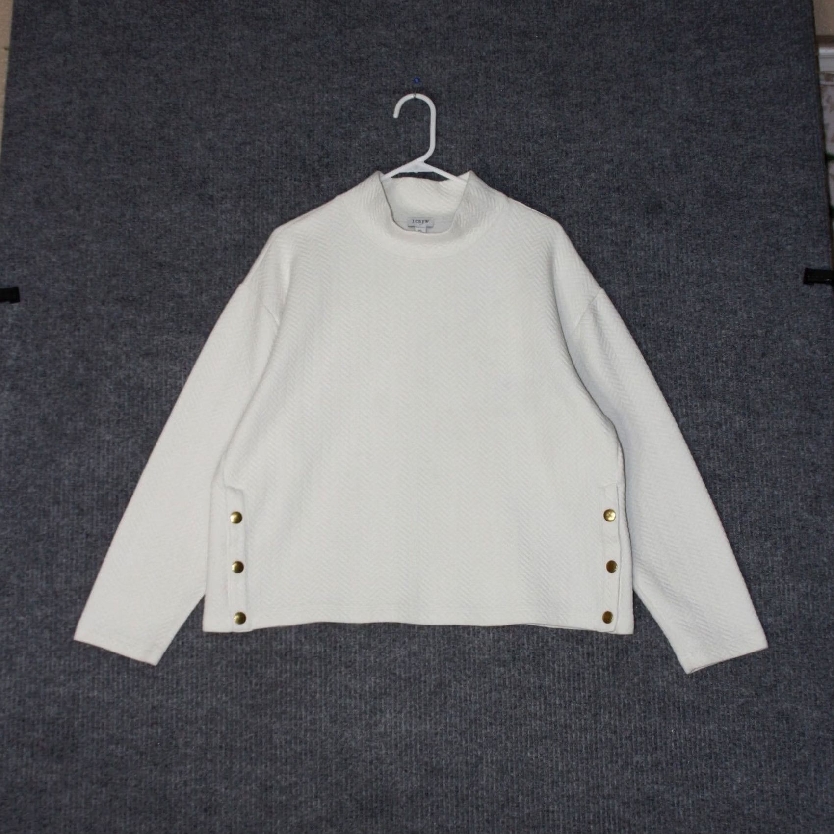 J.Crew J.CREW Quilted Mock Neck Sweatshirt Womens XL Ivory Gold Button Side Detail Size XL / US 12-14 / IT 48-50 - 4 Thumbnail