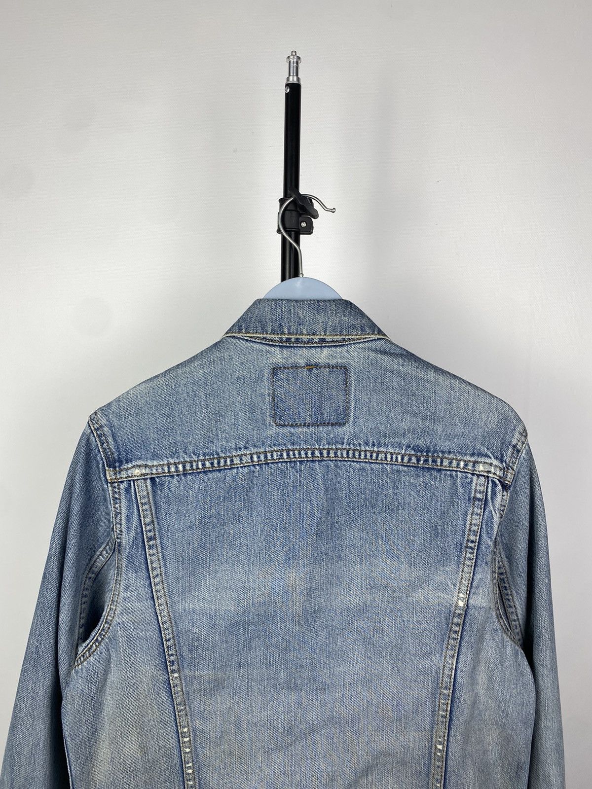 Jean × Levi's × Levi's Vintage Clothing Vintage 90's Distressed Levi's Trucker Denim Jacket Small Size US S / EU 44-46 / 1 - 11 Thumbnail