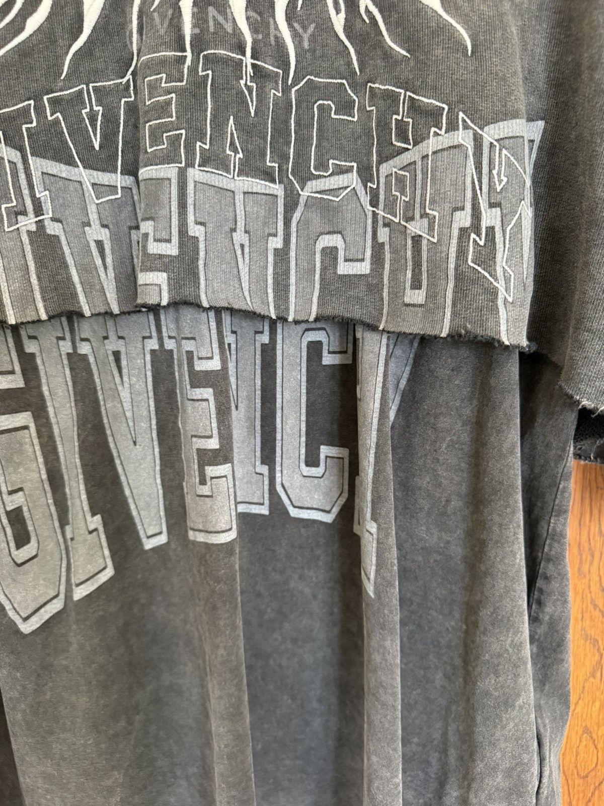 Givenchy Givenchy triple layered logo hoodie sweat crew T shirt grail Size US L / EU 52-54 / 3 - 16 Thumbnail