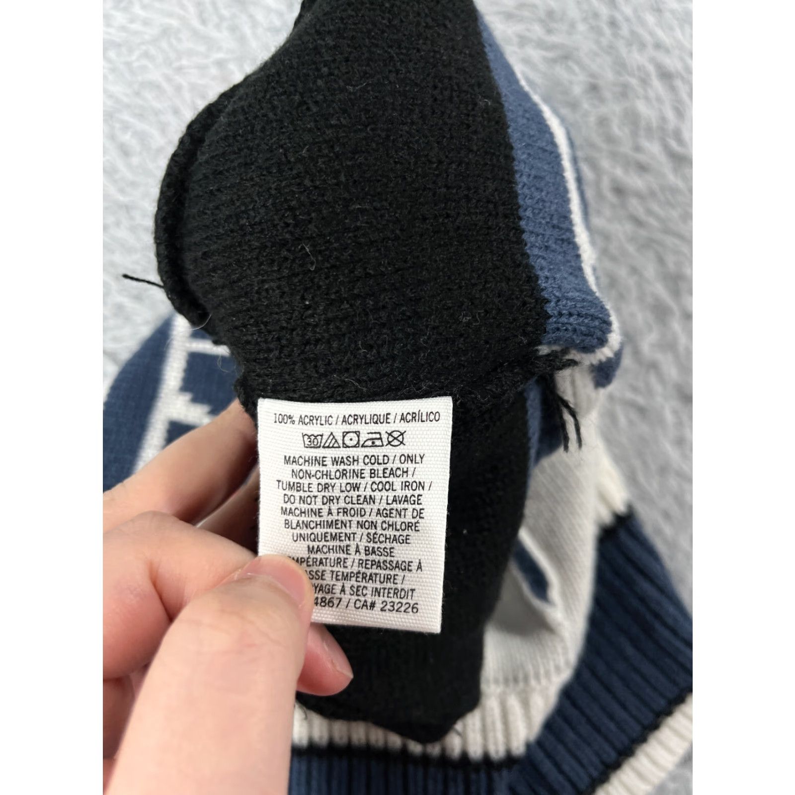 Victoria's Secret Victoria's Secret Beanie Adult One Size Blue White Acrylic Knit Logo Striped Winter Womens Size ONE SIZE - 8 Thumbnail