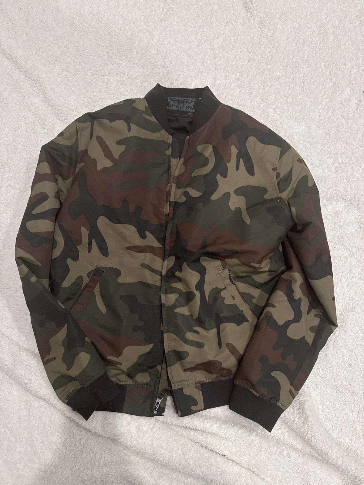 Levi's Camo bomber jacket Levi’s Size US M / EU 48-50 / 2 - 1 Thumbnail