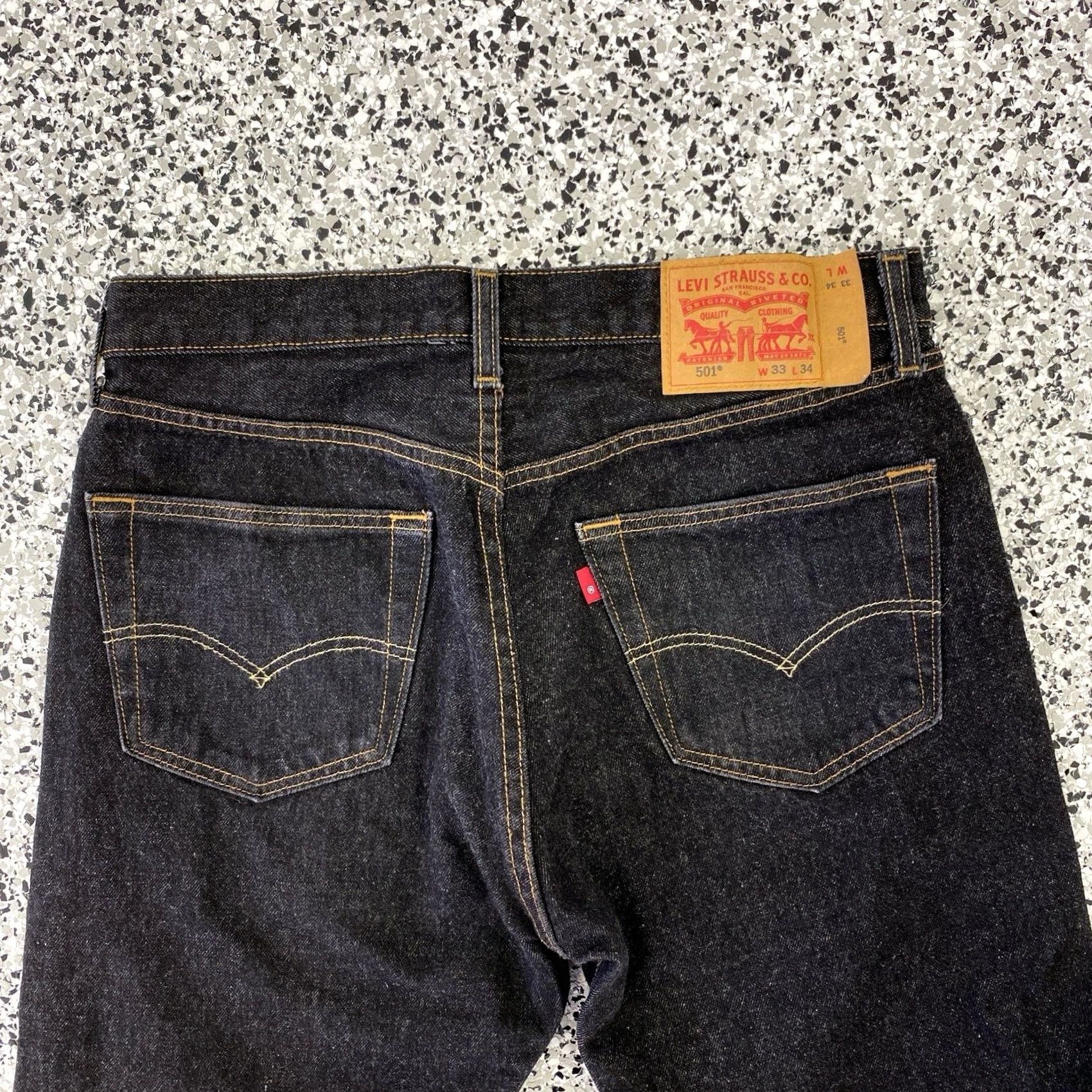 Levi's Levi's 501 Jeans Mens Size 33x34 Black Wash Denim Button Fly Straight Leg Regular Inseam 34 Mens Jeans Size US 33 - 5 Thumbnail