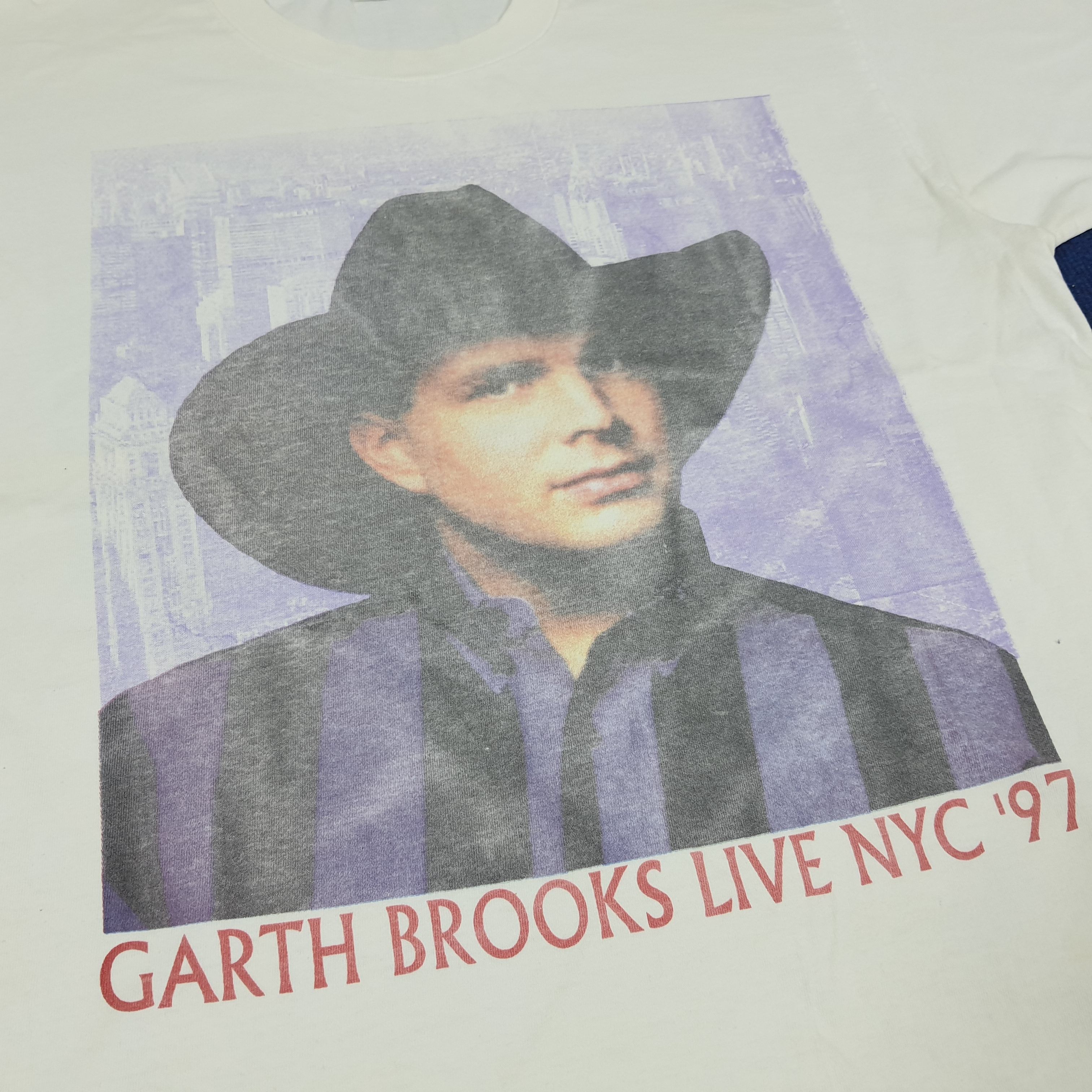 Band Tees × Vintage Vintage Garth Brooks Live NYC '97 Tour T-shirt Size US XL / EU 56 / 4 - 2 Thumbnail