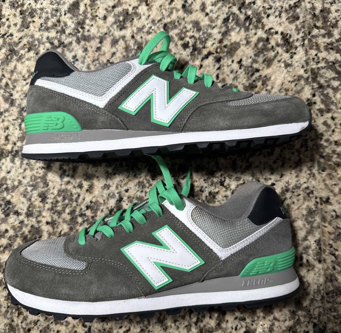New Balance New balance 574 grey/green Size US 10 / EU 43 - 2 Thumbnail