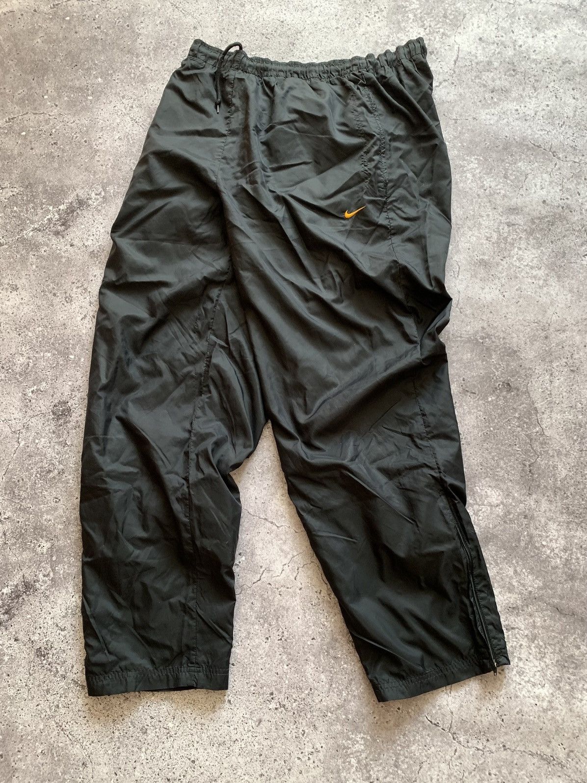 Nike 🔥VINTAGE NIKE NYLON DRILL BAGGY SWEATPANTS Size US 36 / EU 52 - 2 Thumbnail