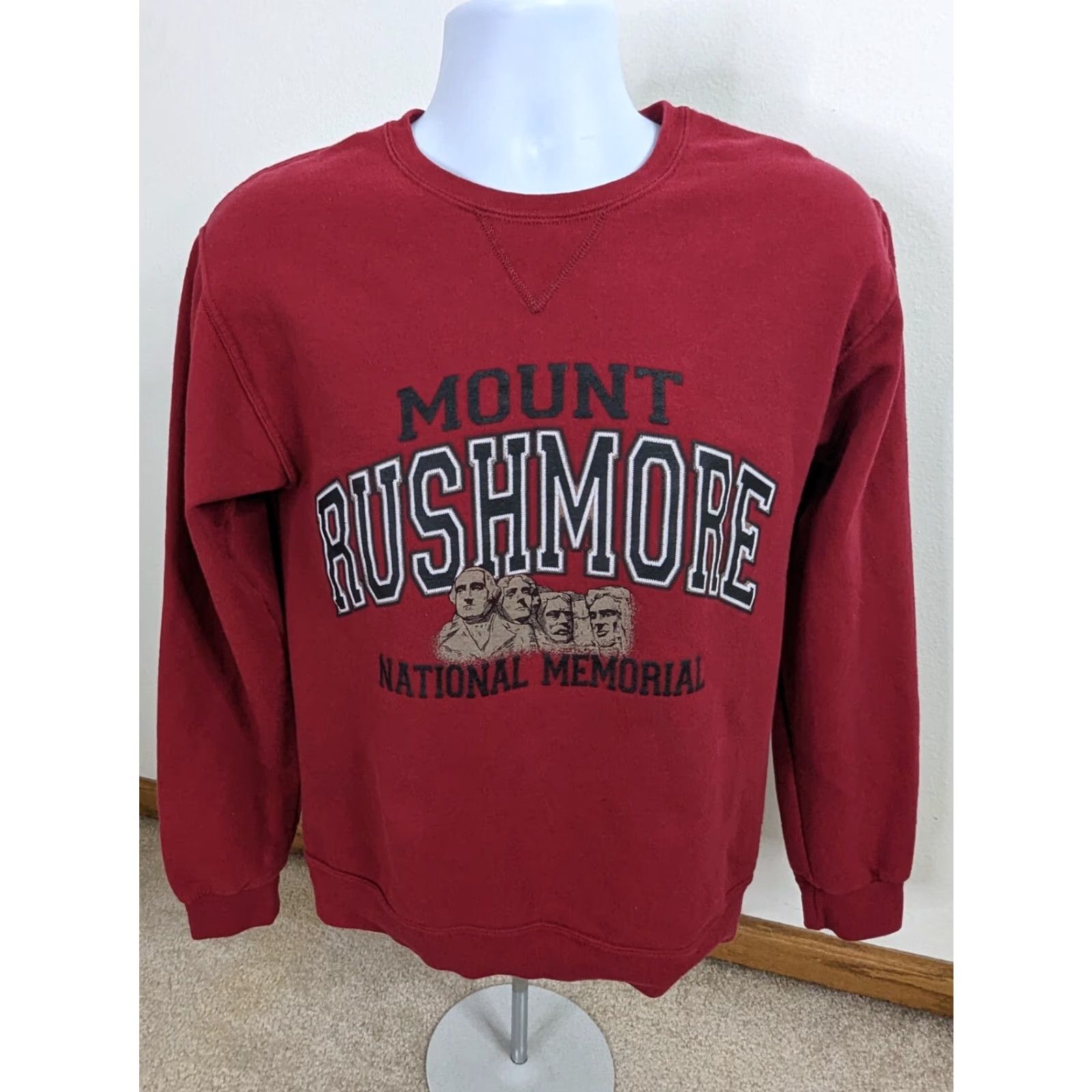 Fruit Of The Loom VINTAGE Fruit of the Loom Mount Rushmore Sweatshirt Crewneck Small Red unisex Adults 90s Cotton Blend Pullover Crewneck Mens Womens Boys Girls Size US S / EU 44-46 / 1 - 2 Thumbnail