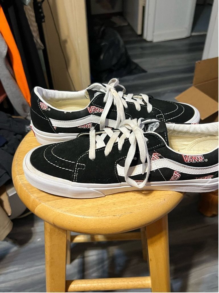 Vans Men's Vans SK8 Low Sneakers Size 9.5 Black/White Size US 9.5 / EU 42-43 - 4 Thumbnail