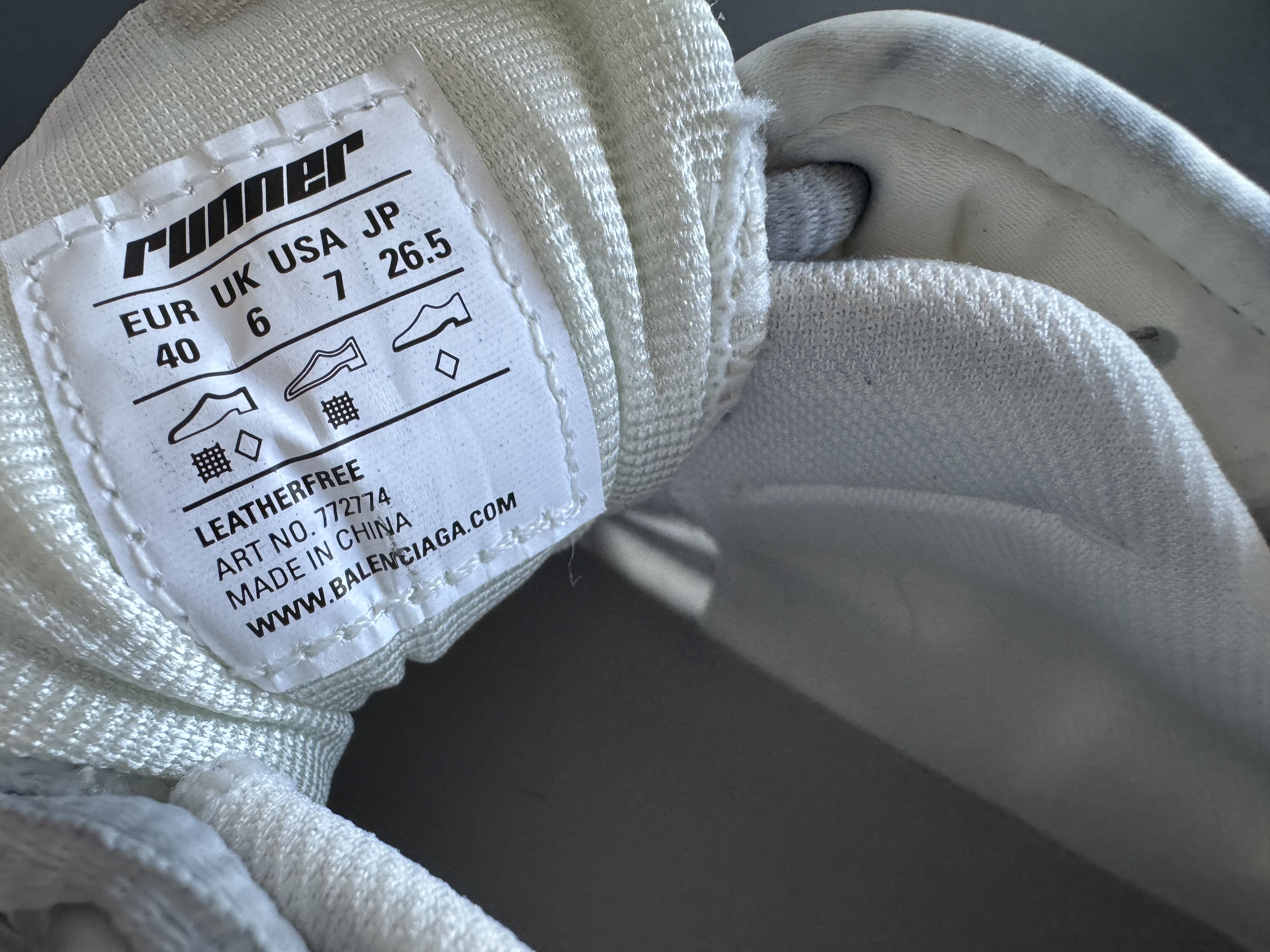 Balenciaga Balenciaga Men's Runner Sneaker in Grey/White/Black Size US 7 / EU 40 - 10 Thumbnail