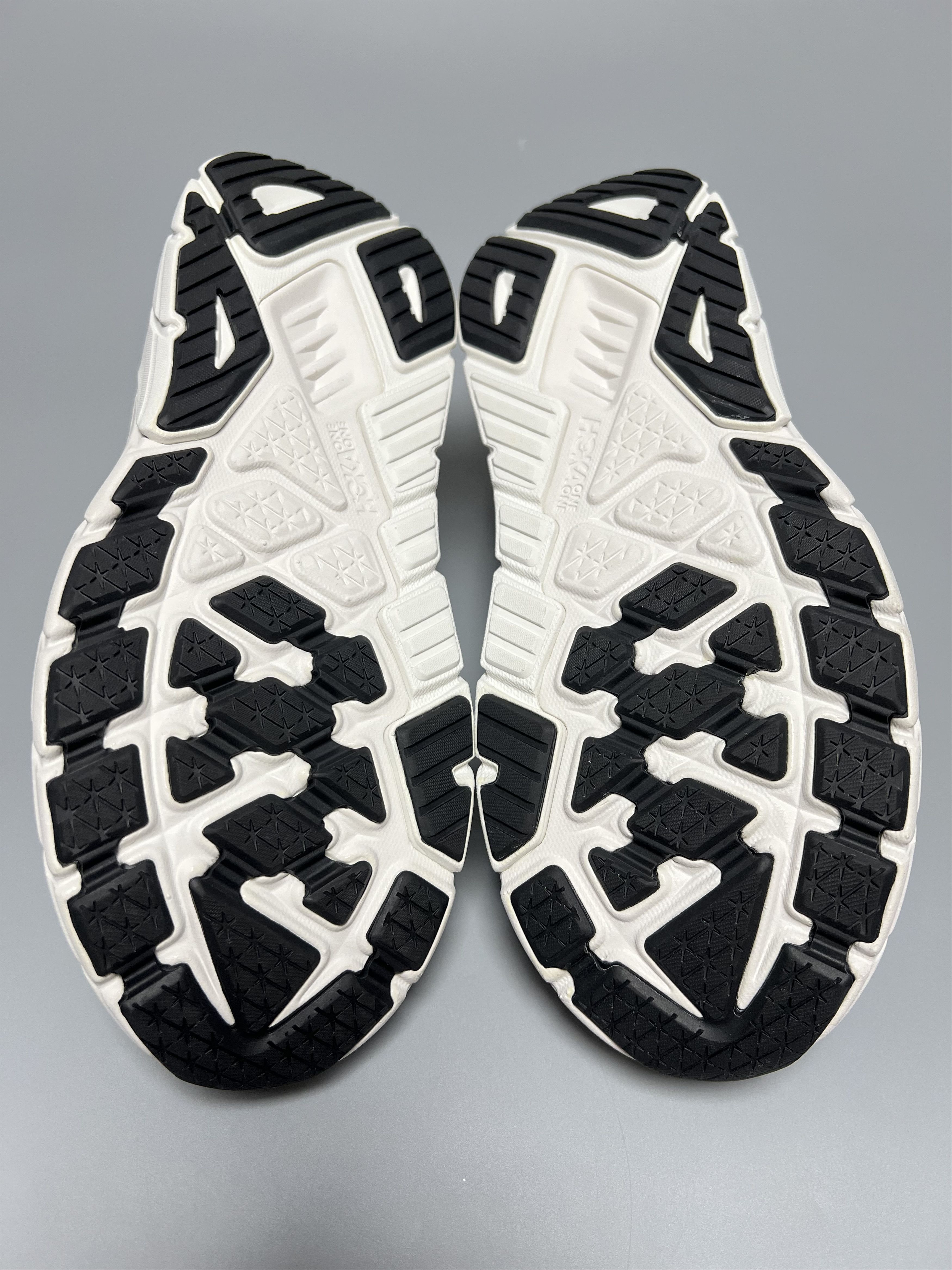 Hoka 9.5 EE Hoka One One Arahi 6 Wide Running Shoes 1123196-BDBSW Size US 9.5 / EU 42-43 - 14 Thumbnail