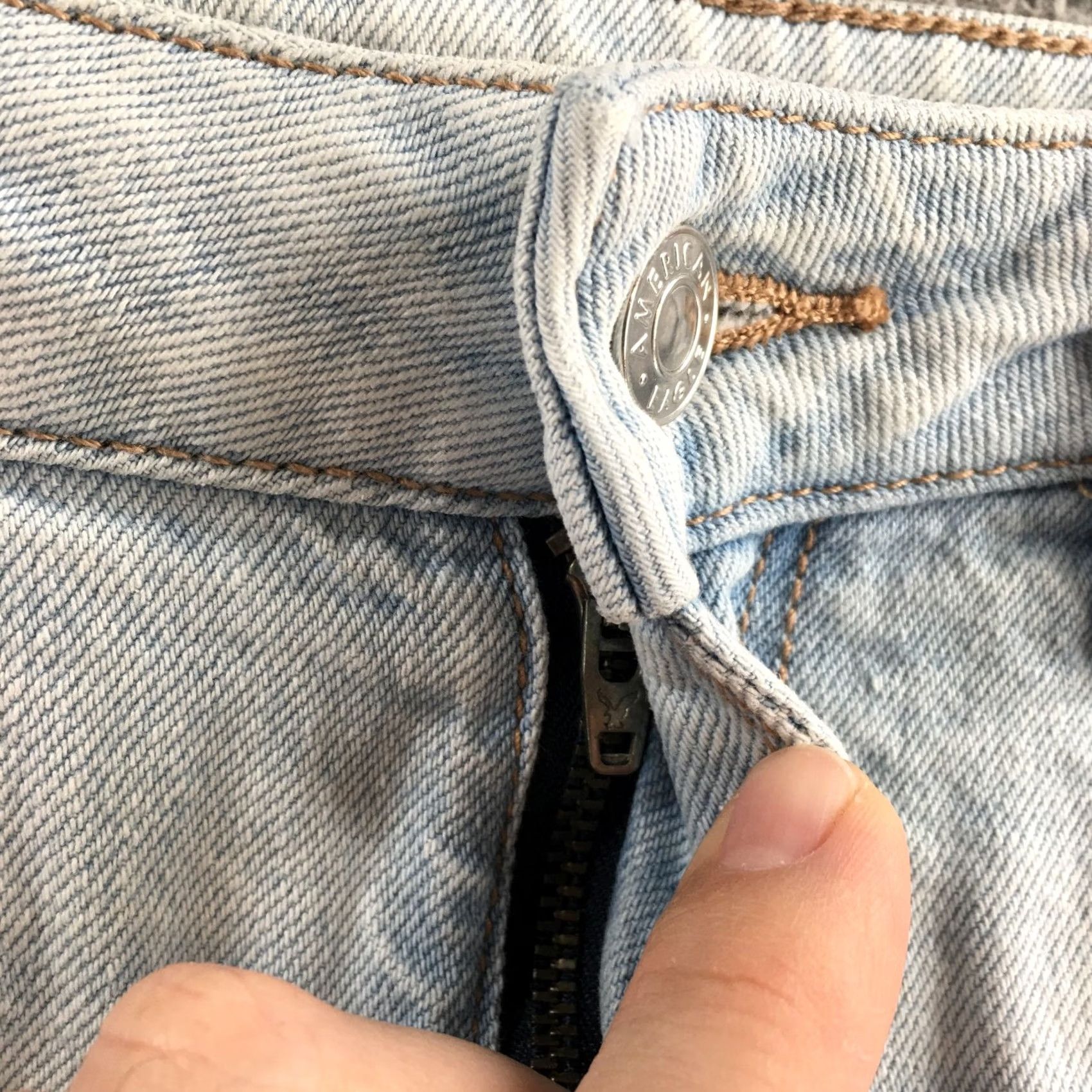 American Eagle Outfitters American Eagle Outfitters Mom Jeans Womens 8R Blue Denim Distressed Zip Fly 5-Pocket Regular Waist 31in Inseam 26in size 8 Size 30" / US 8 / IT 44 - 5 Thumbnail