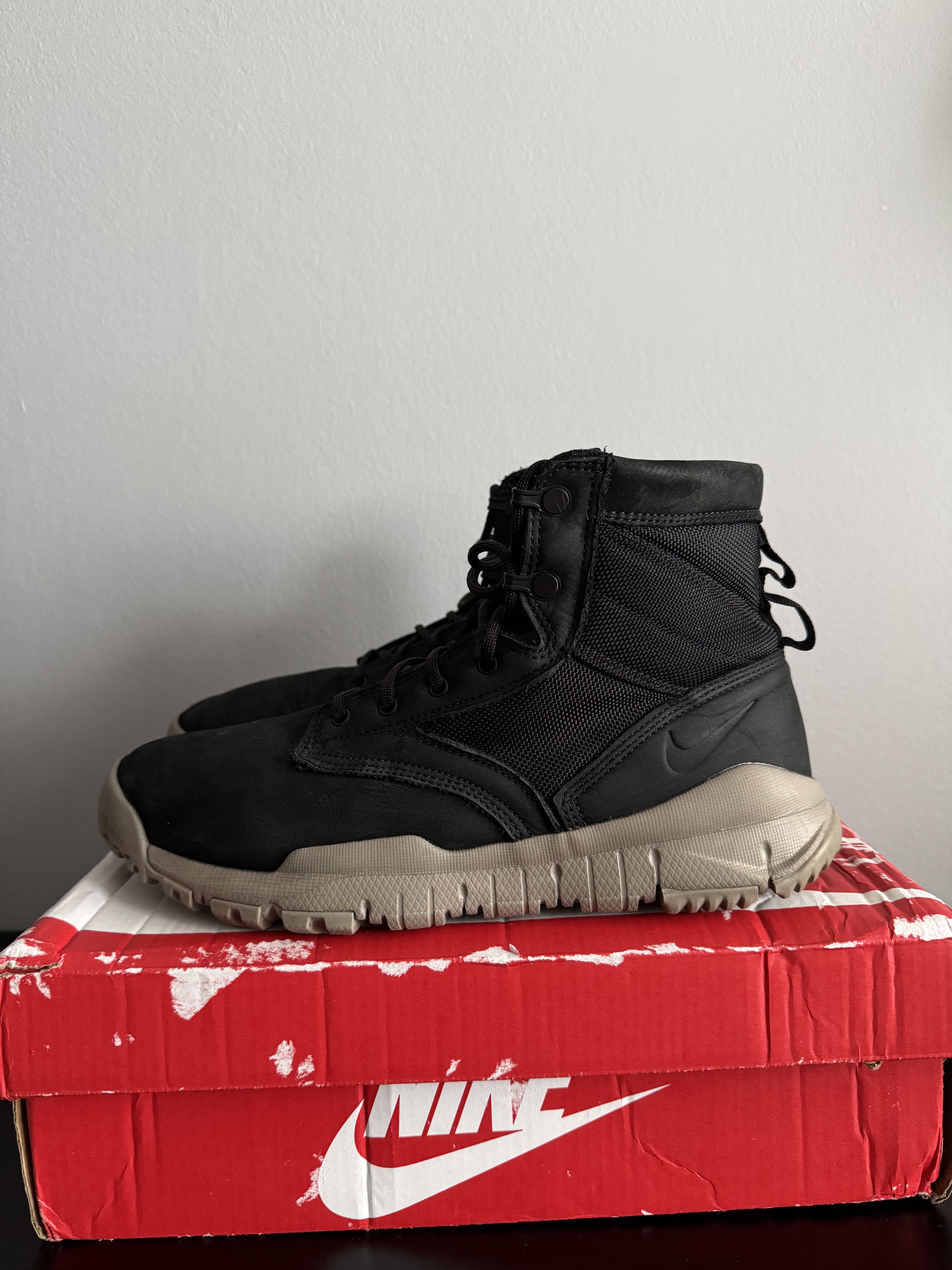 Nike Nike SFB 6 ACG NSW Black Taupe Leather Boots 862507-002 Size US 9.5 / EU 42-43 - 1 Thumbnail
