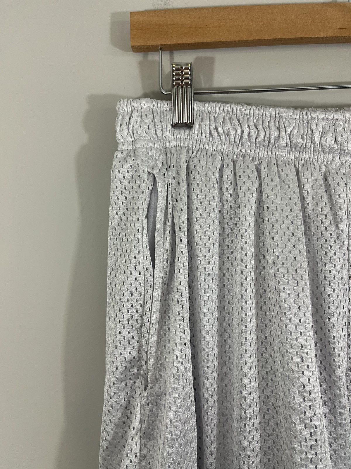 Vintage Blank White Mesh 90s Distressed Basketball Shorts Size US 34 / EU 50 - 3 Thumbnail