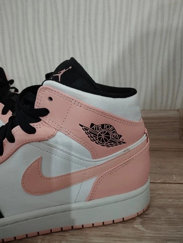 Jordan Brand Nike Jordan 1 Retro Mid Crimson Tint size 41 Size US 11 / IT 41 - 3 Thumbnail