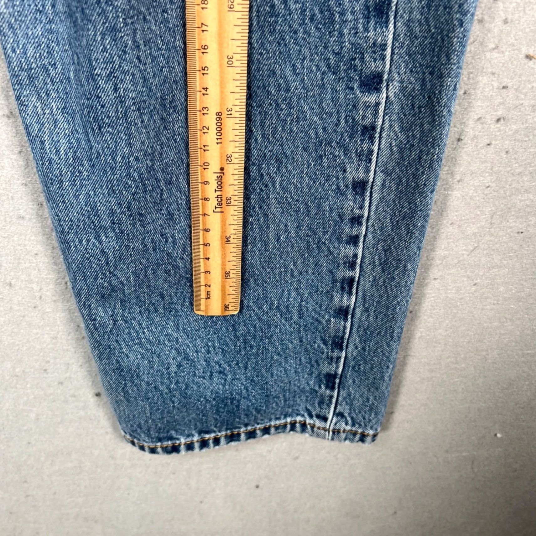 Levi's Levis 550 Levi's 550 Mens Size 34 x 32 Relaxed Fit Blue Jeans 100% Cotton Denim Size US 34 / EU 50 - 7 Thumbnail