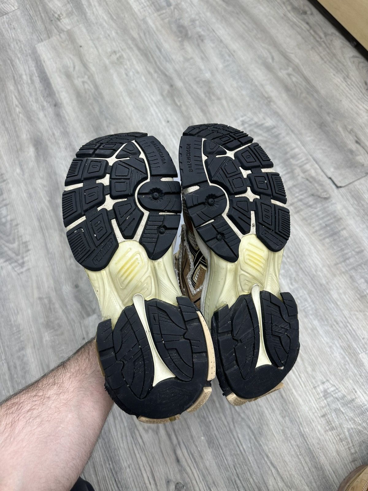 Balenciaga Balenciaga Runner Beige Black Silver Size US 9 / EU 42 - 6 Thumbnail