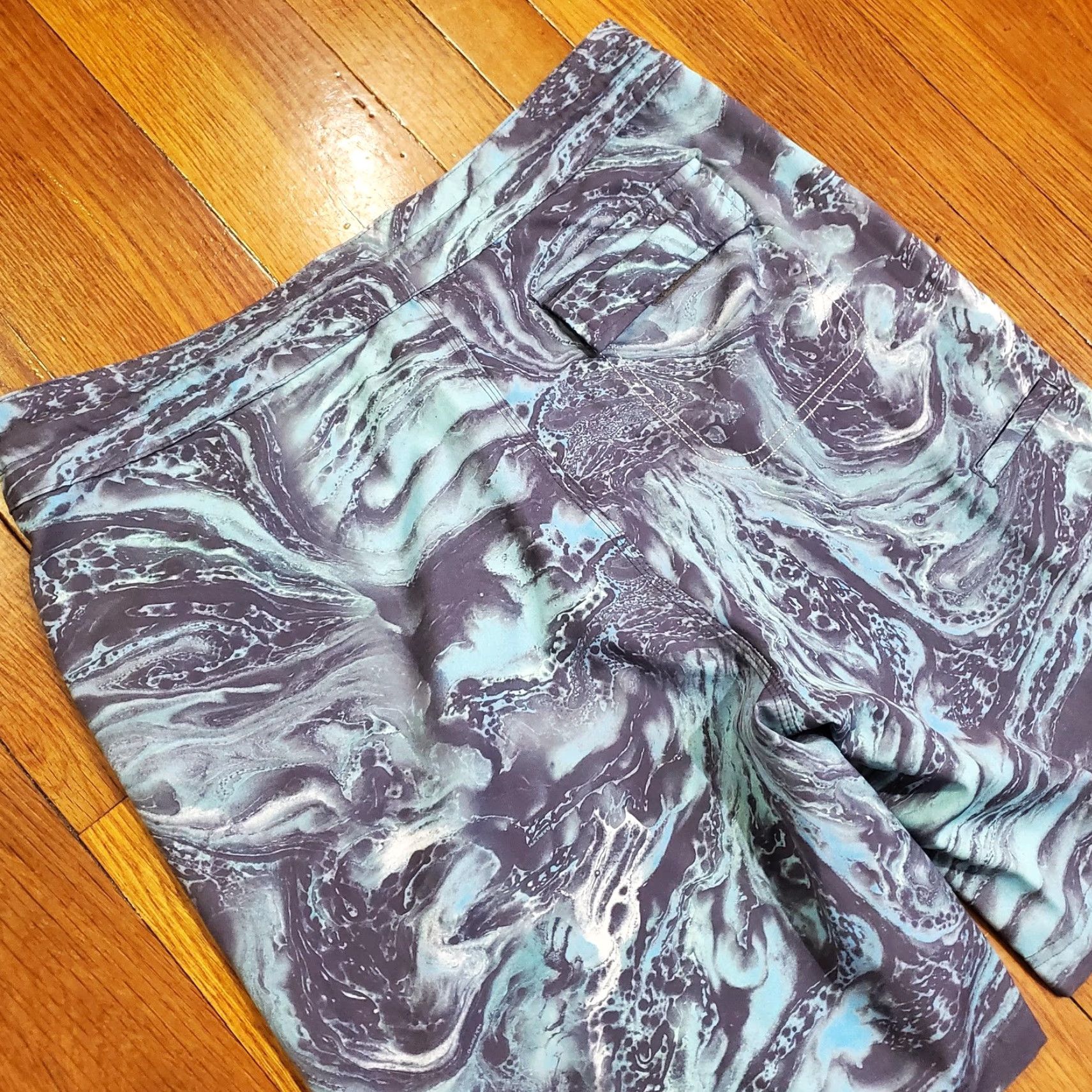 Vintage Huk Mens 32 Blue Performance Fishing Short 8 Inseam Stretch Chino Shorts with Pockets - Geometric Print, Flat Front, Regular Inseam Size US 32 / EU 48 - 2 Thumbnail