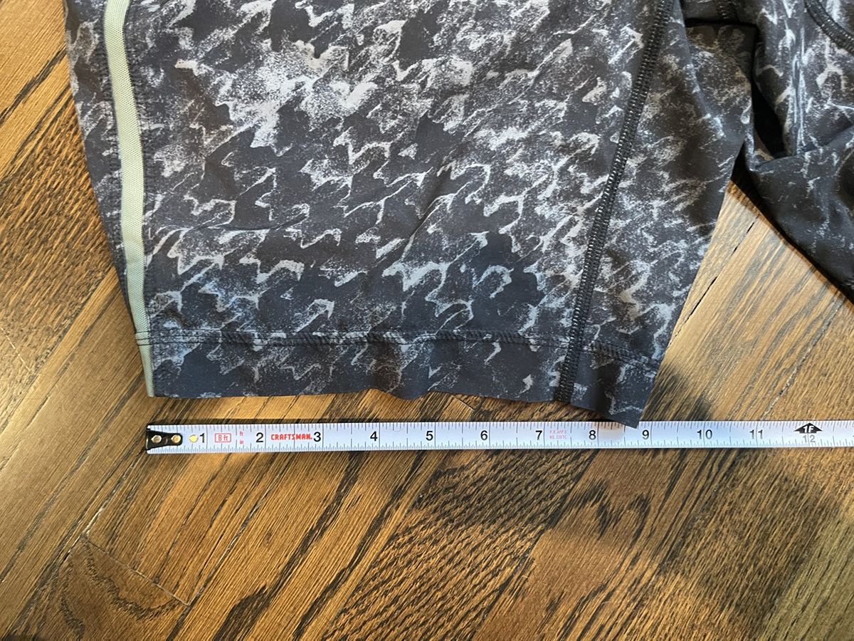 Lululemon Lululemon lined camo print shorts size medium Size US 32 / EU 48 - 4 Thumbnail