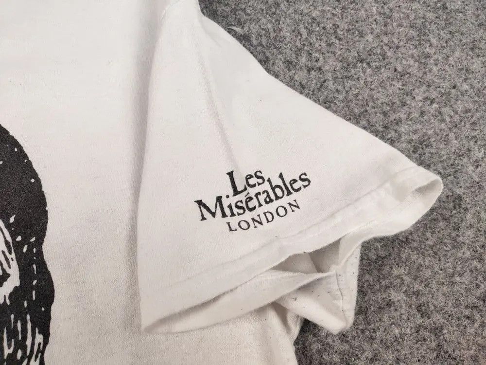 Vintage Vintage 86's Les Miserables London T Shirt All Over Print Size US M / EU 48-50 / 2 - 6 Thumbnail
