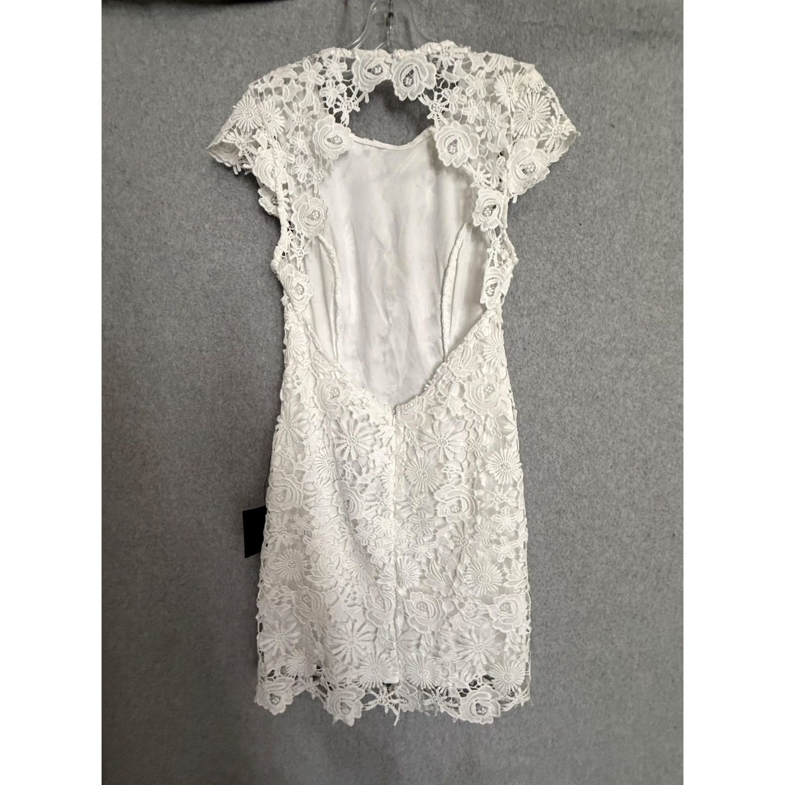 Lulus Lulus Dress Womens Small White Lace Sheath Bodycon Cutout Back Wedding Party Short Sleeve Cap Neckline Round Back Zipper Size S / US 4 / IT 40 - 7 Thumbnail