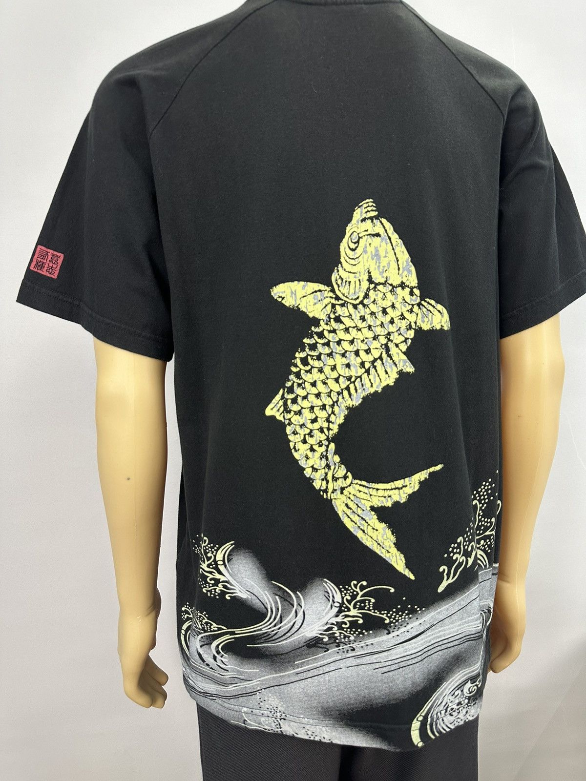 Karakuri Tamashii Vintage Will Pips Koi Fish Japan Sukajan Tshirt A595 Size US L / EU 52-54 / 3 - 4 Thumbnail