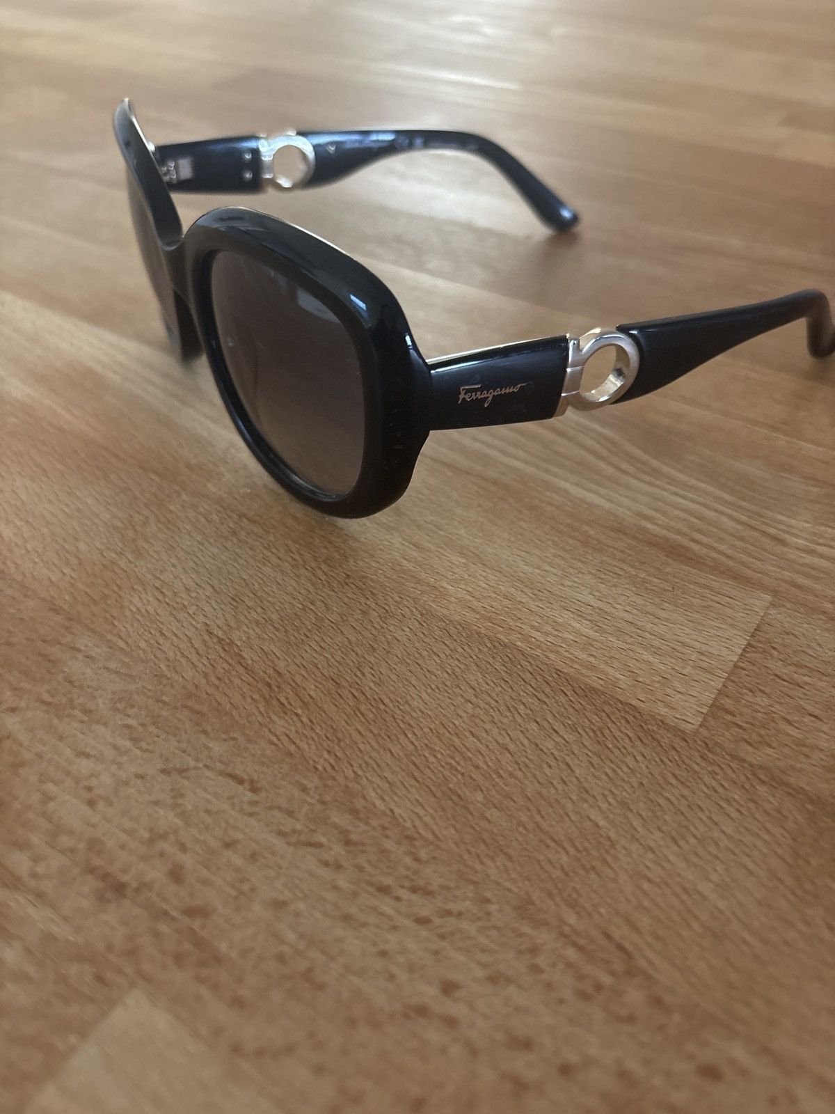 Salvatore Ferragamo black and gold ferragamo sunglasses Size ONE SIZE - 5 Thumbnail