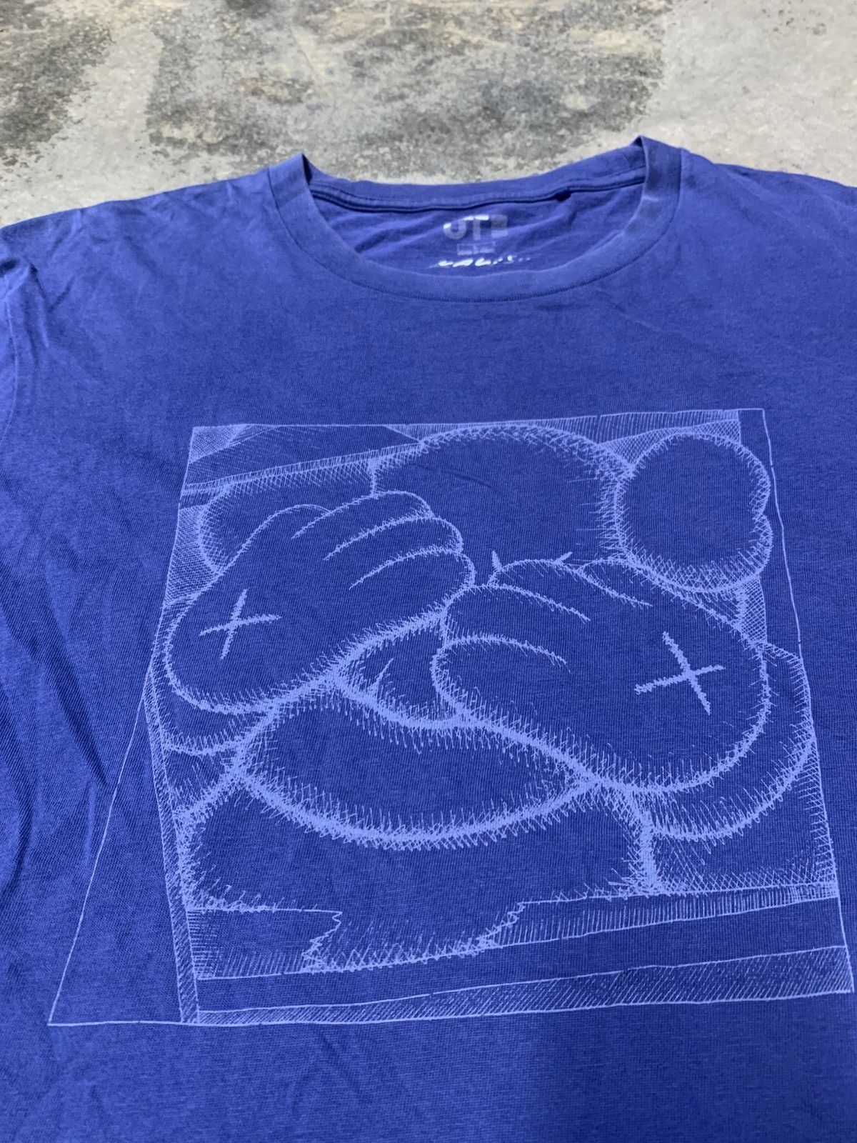Kaws × Uniqlo Kaws Uniqlo Faded Distressed tee Size US M / EU 48-50 / 2 - 3 Thumbnail