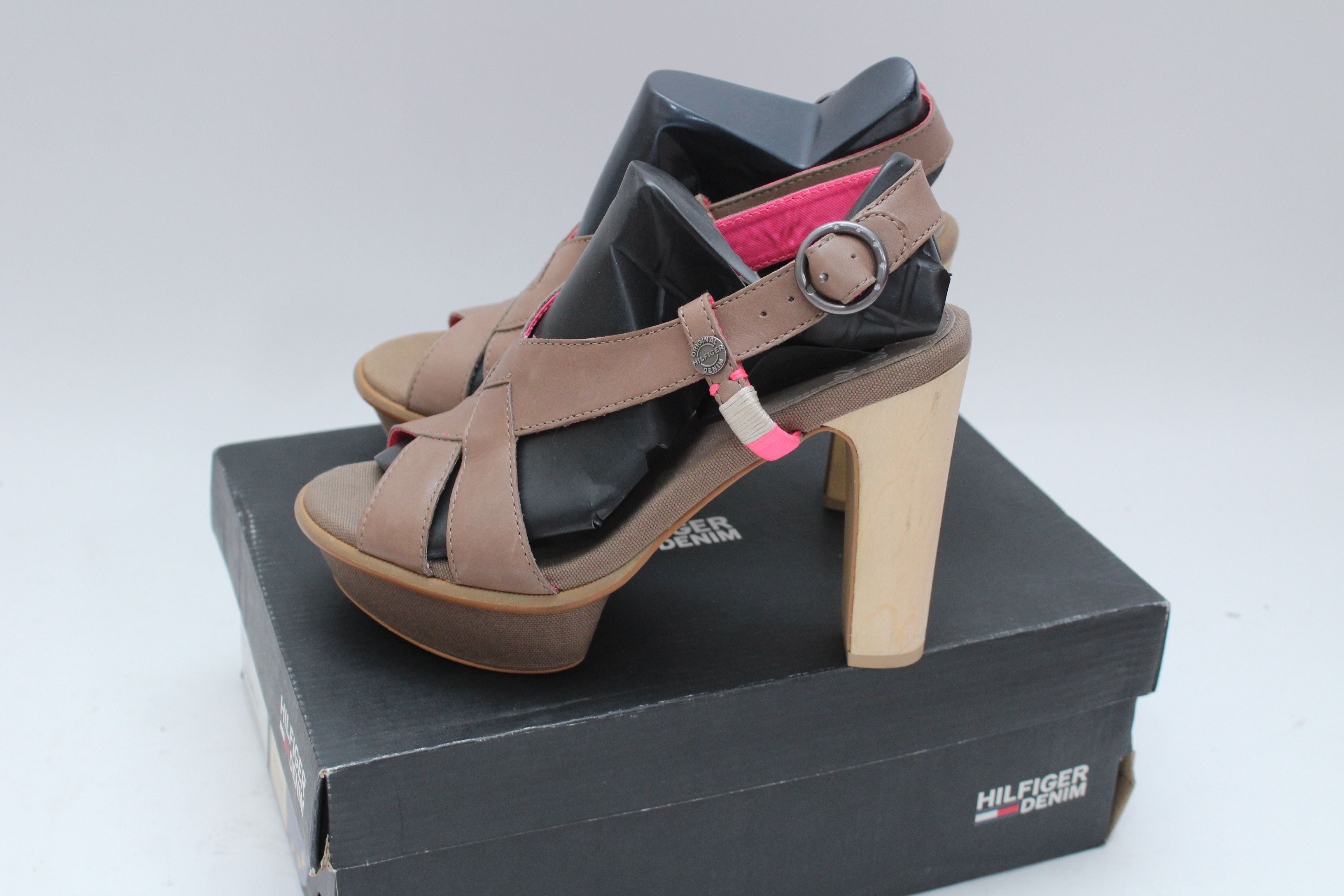 Tommy Hilfiger Tommy Hilfiger Sandals Hells Size 37 Authentic Vintage Size US 7 / IT 37 - 2 Thumbnail