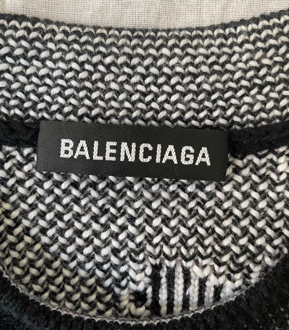 Balenciaga Balenciaga relief sweater2412-Nextarrow Size US S / EU 44-46 / 1 - 5 Thumbnail