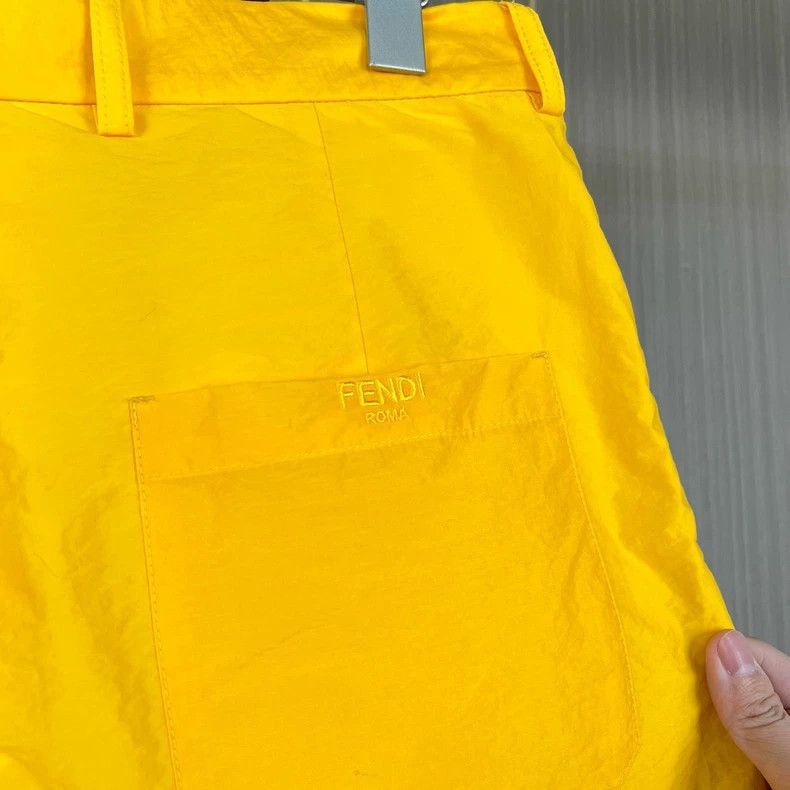 Fendi Fendi Logo Embroidered Yellow Shorts Size 46 Size US 44 / EU 60 - 5 Thumbnail