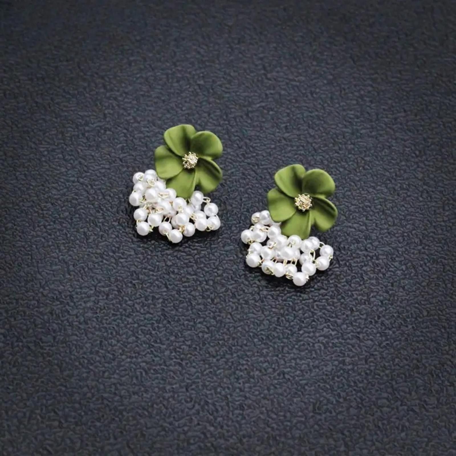 Designer Delicate Green Flower and Pearl Earrings Size ONE SIZE - 4 Thumbnail