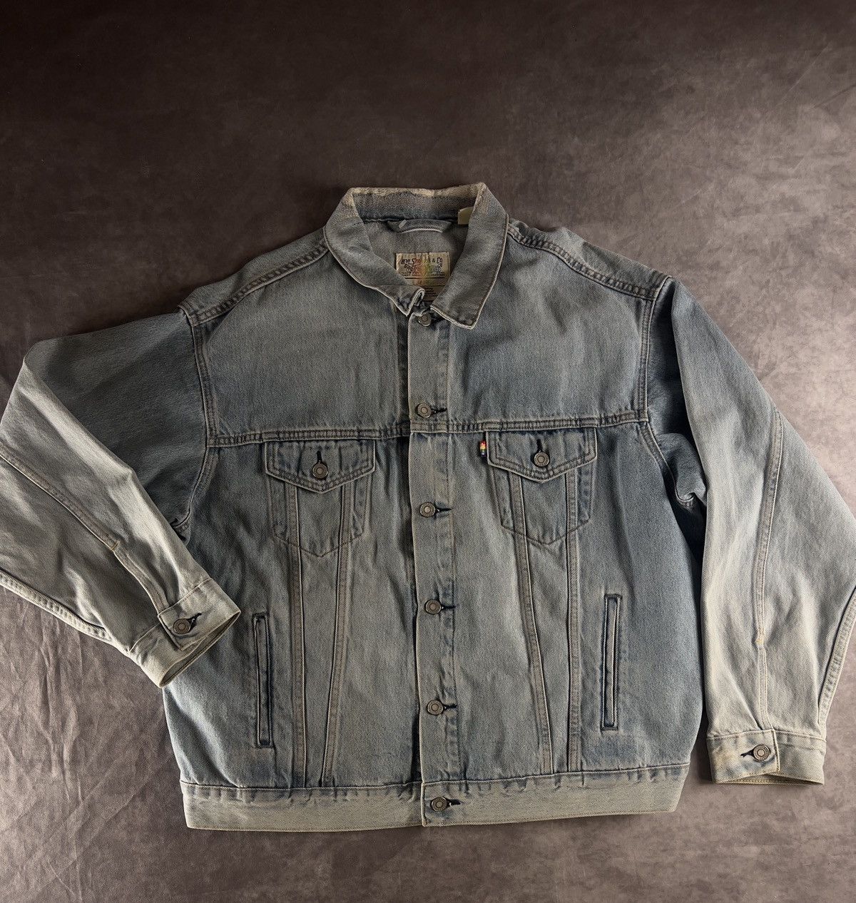 Levi's Levi's Strauss & Co Premium Denim Jacket W/ Embroidered Let Size US L / EU 52-54 / 3 - 2 Thumbnail