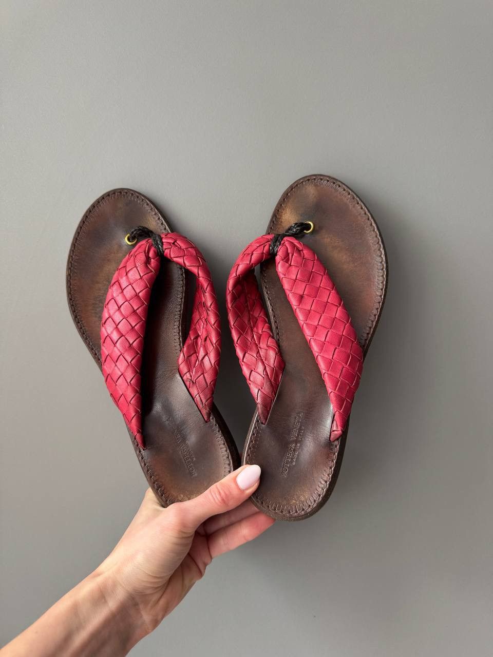 Bottega Veneta Bottega Veneta Brown Woven Leather Intrecciato Thong Flat Size US 7 / IT 37 - 1 Thumbnail