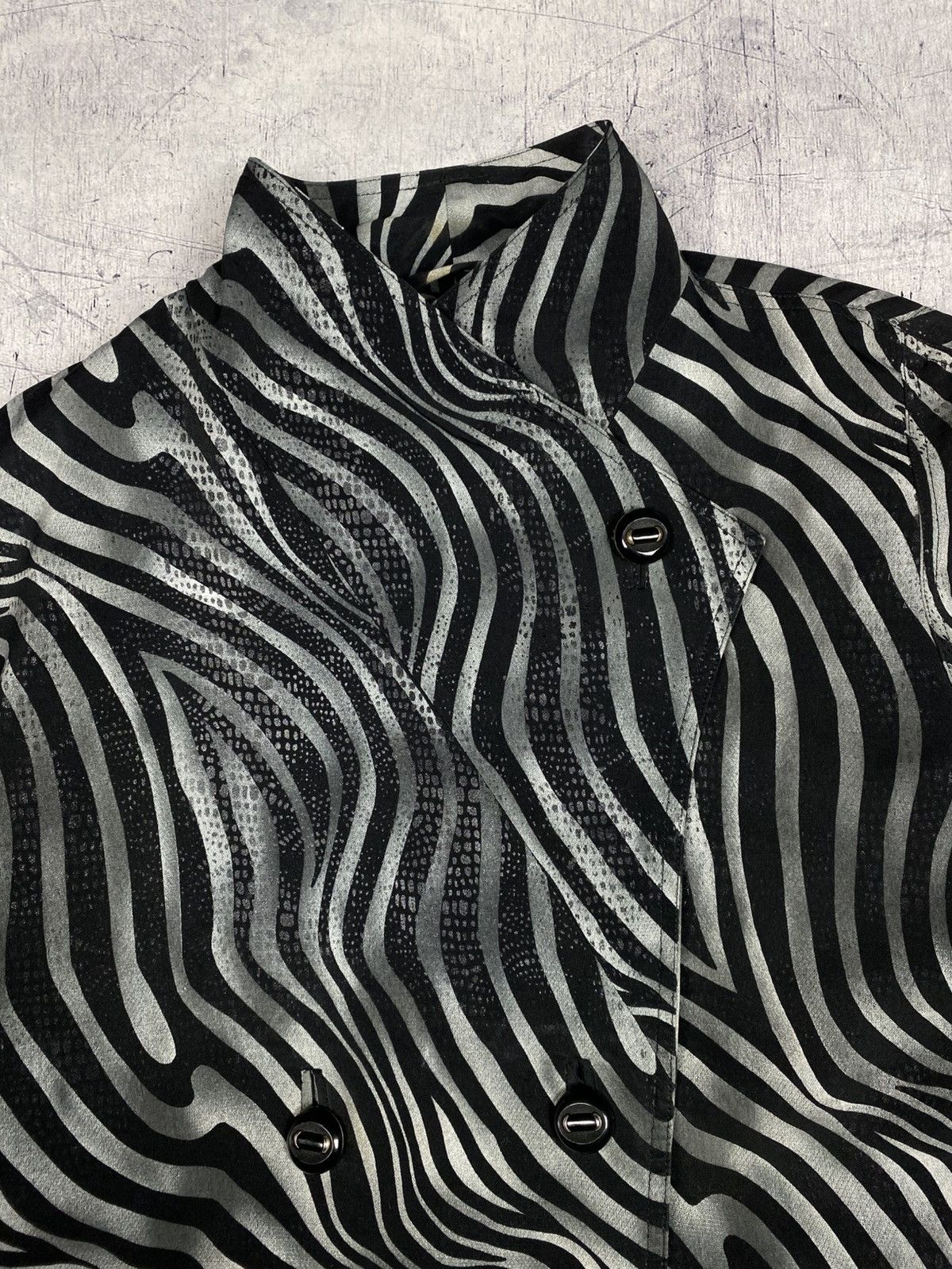 Versace Vintage Gianni Versace V2 Zebra Print Belted Wrap Jacket Size XL / US 12-14 / IT 48-50 - 11 Thumbnail